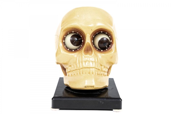J. Oswald fabulous vintage 1950's resin skull clock stands 4